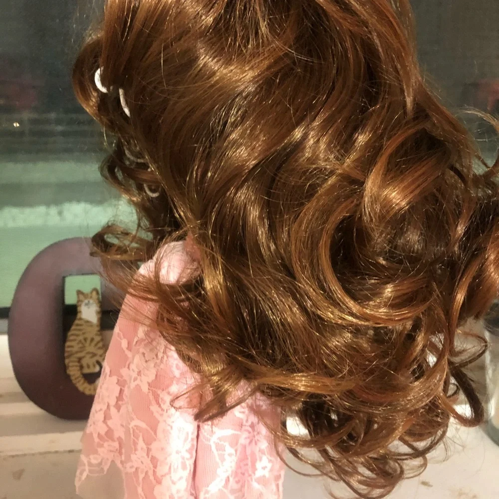 Beautiful Carmel Brown wig. NEW - Picture 3 of 4